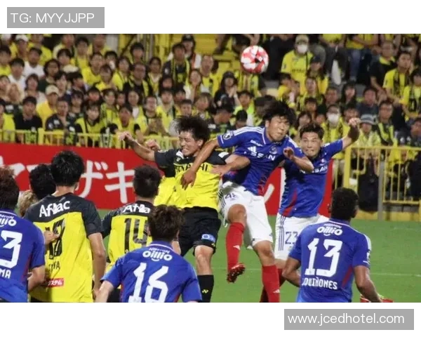 福冈黄蜂与广岛三箭激战正酣谁能在这场对决中笑到最后