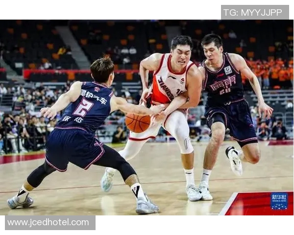 任骏飞领衔球队奋战新赛季展现篮球才华与团队精神的决心与信念